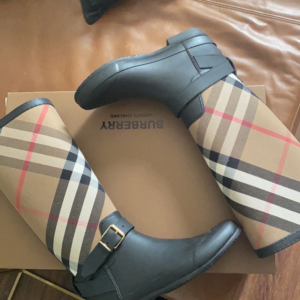 Burberry Vintage Check Rainboots - Picture 3 of 12